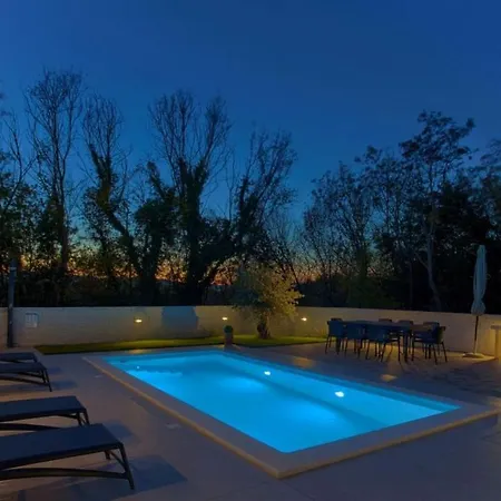 Luxury Valentina With Zone And Outdoor Pool, Near The Sea * Sveti Vid-Miholjice