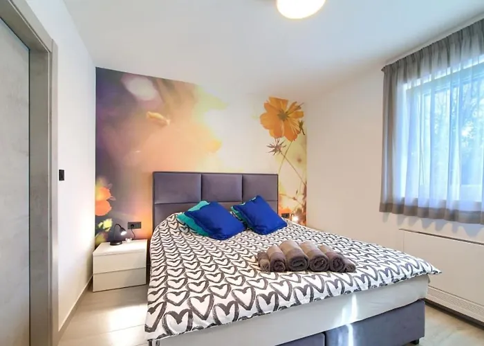Luxury Valentina With Zone And Outdoor Pool, Near The Sea