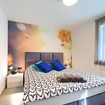 Luxury Valentina With Zone And Outdoor Pool, Near The Sea