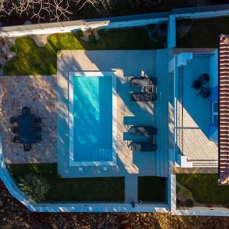 Luxury Valentina With Zone And Outdoor Pool, Near The Sea