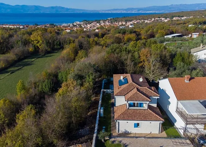 Villa Luxury Valentina With Zone And Outdoor Pool, Near The Sea *